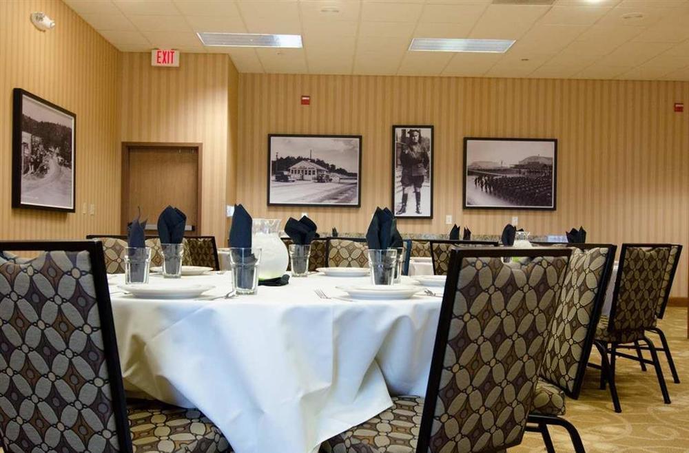 Hampton Inn St. Robert Restaurant photo